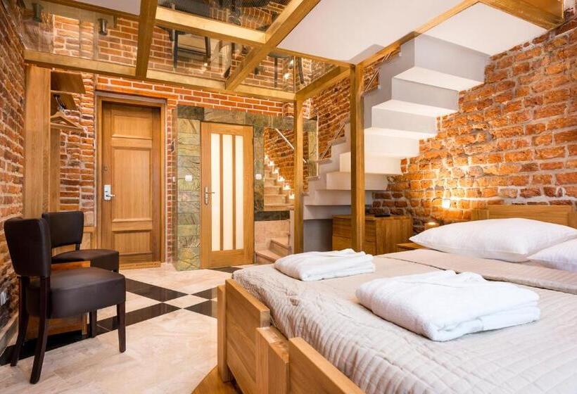 سوییت جونیور, Aparthotel Stare Miasto