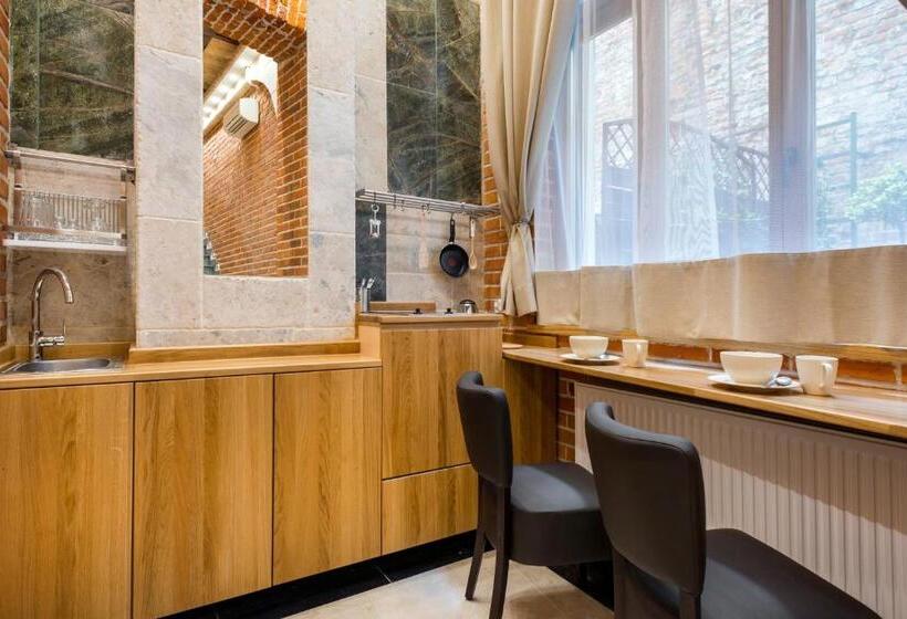 سوییت, Aparthotel Stare Miasto