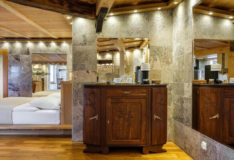 سوییت سوپریور, Aparthotel Stare Miasto