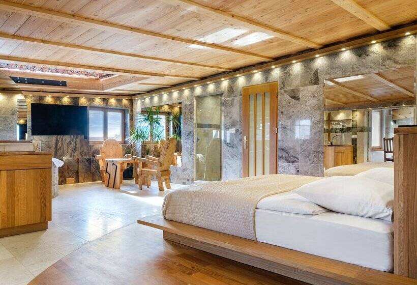 سوییت سوپریور, Aparthotel Stare Miasto
