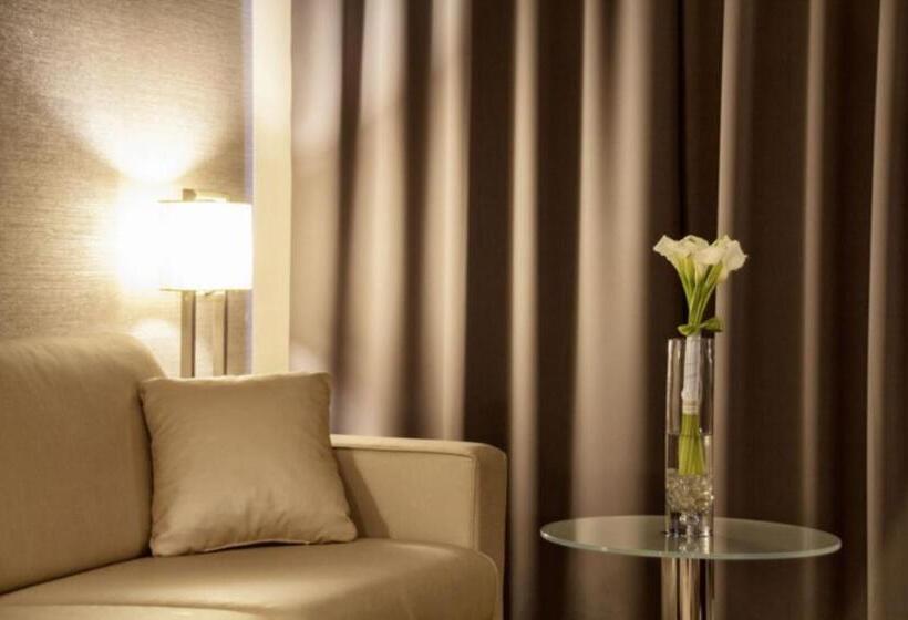 سوئیت اجرایی با مشاهده, Eto Park Hotel Business & Stadium