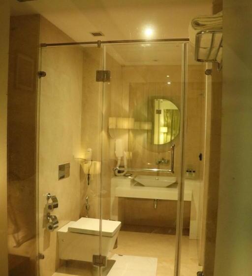 اتاق لوکس با تخت بزرگ, Holiday Inn Chandigarh Panchkula, An Ihg