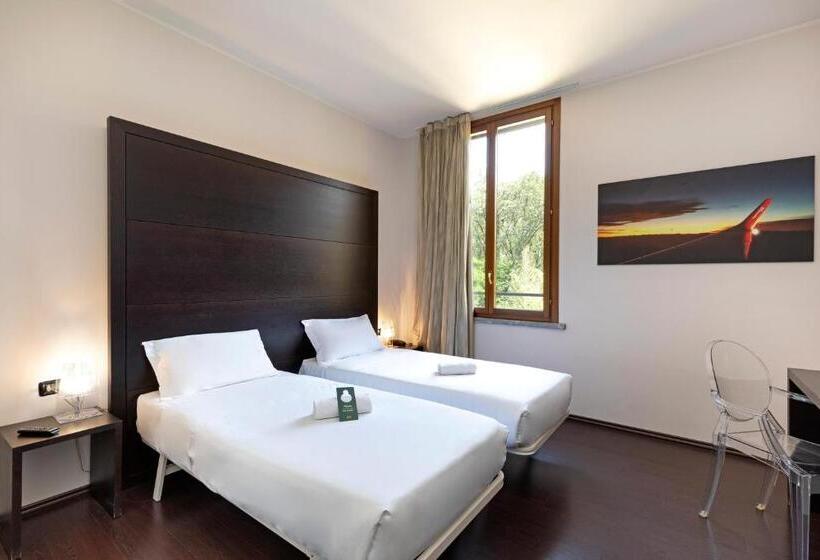Номер Стандарт, B&b Hotel Malpensa Lago Maggiore