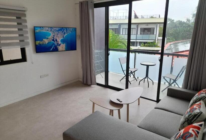 سوییت با چشم‌انداز استخر, Bohol Jewel Resort