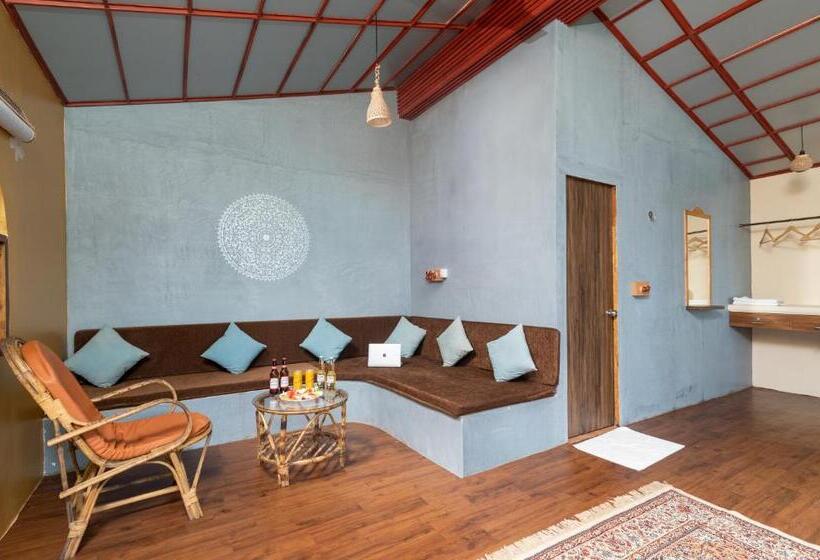 جناح, Amadi Beach Front Resort