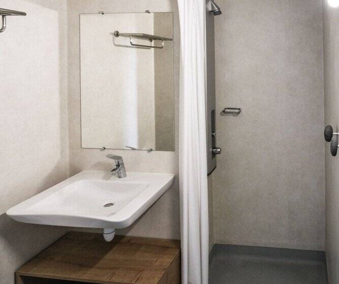 اتاق استاندارد سه نفره, Auberge De Jeunesse Hi Clermont Ferrand