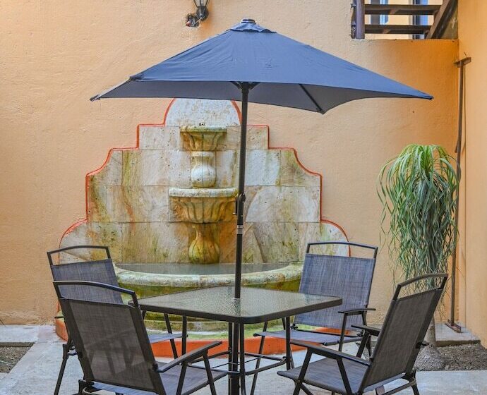 اتاق لوکس, Casa Leonor