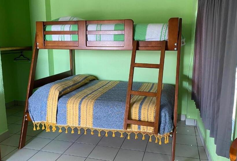 اتاق استاندارد سه نفره, Casa Leonor