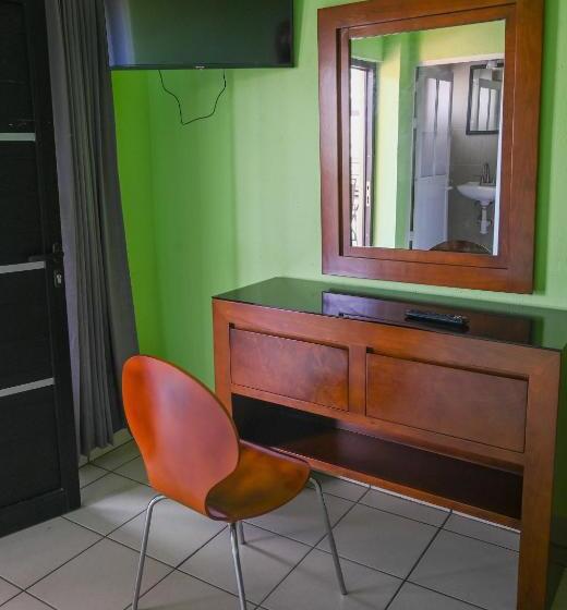 Economy Triple Room, Casa Leonor