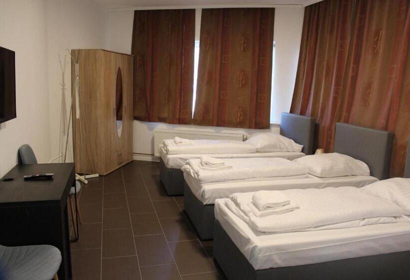 标准三人间, David S Hostel