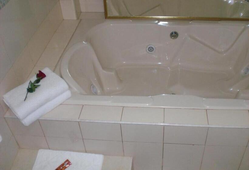 Suíte com Hidromassagem, Madrigal