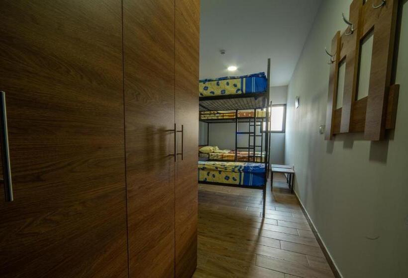 اتاق استاندارد چهار تخته, Amd Union Caffe & Rooms