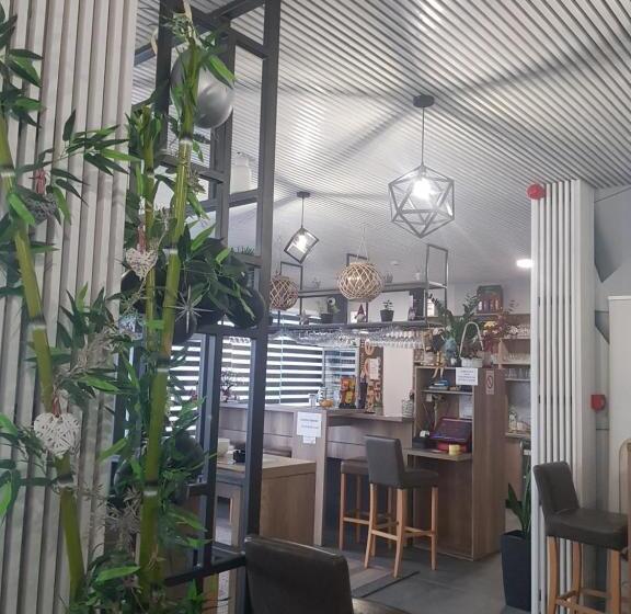 اتاق استاندارد چهار تخته, Amd Union Caffe & Rooms