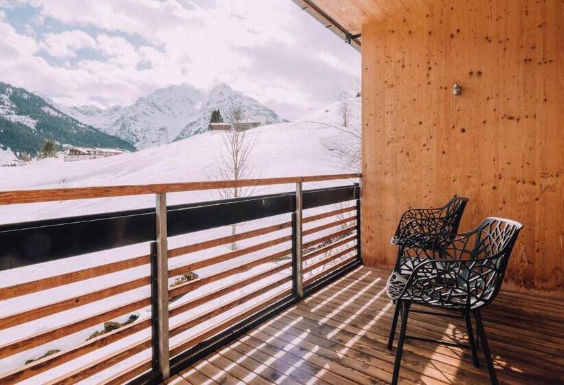 Suíte Júnior com Sacada, Naturhotel Chesa Valisa
