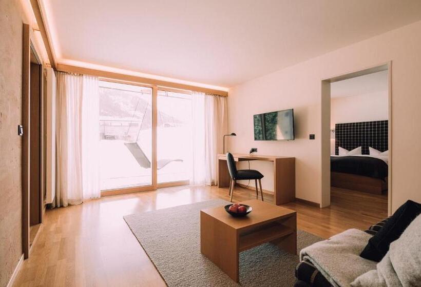 Люкс Вид на Горы, Naturhotel Chesa Valisa