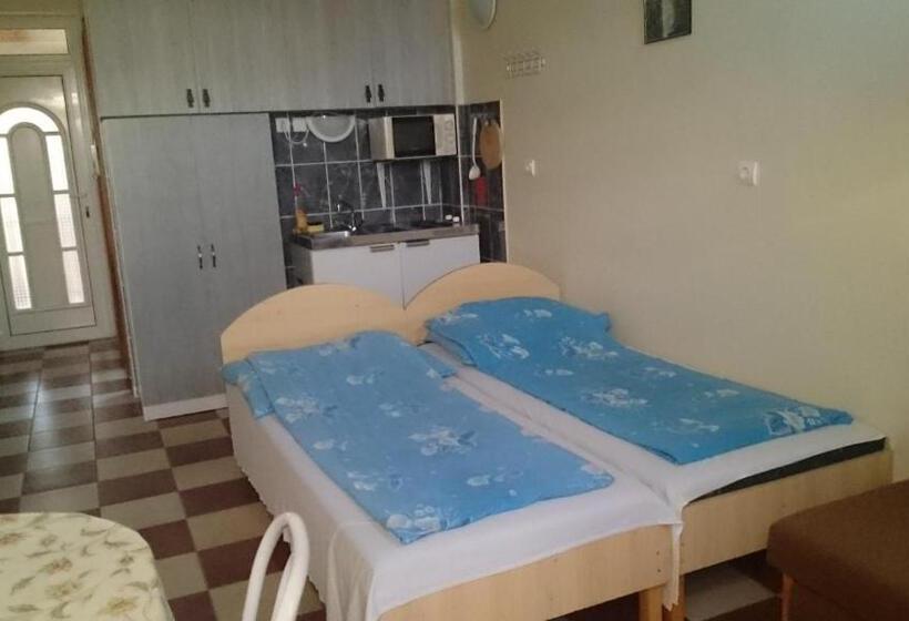标准工作室, Margaréta Apartmanház