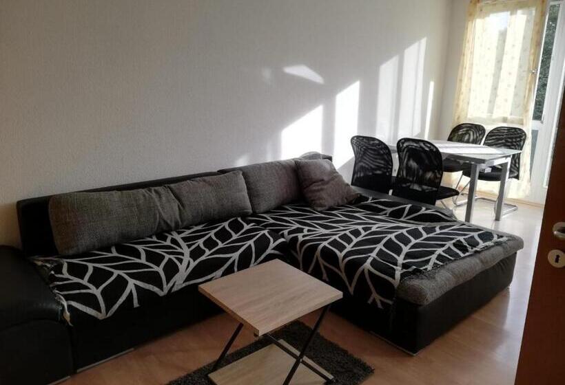 Четырехместный Номер Стандарт с Балконом, Apartmenthaus Home24