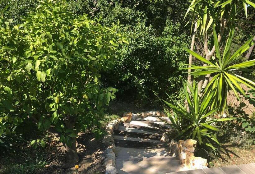 Quarto Estandar Vista Jardim, La Chênaie