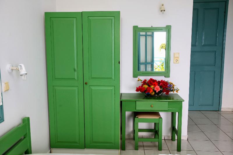 استودیوی استاندارد, Anatoli Apartments