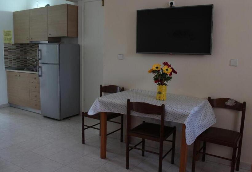 آپارتمان خانوادگی, Elarin Studios & Apartments