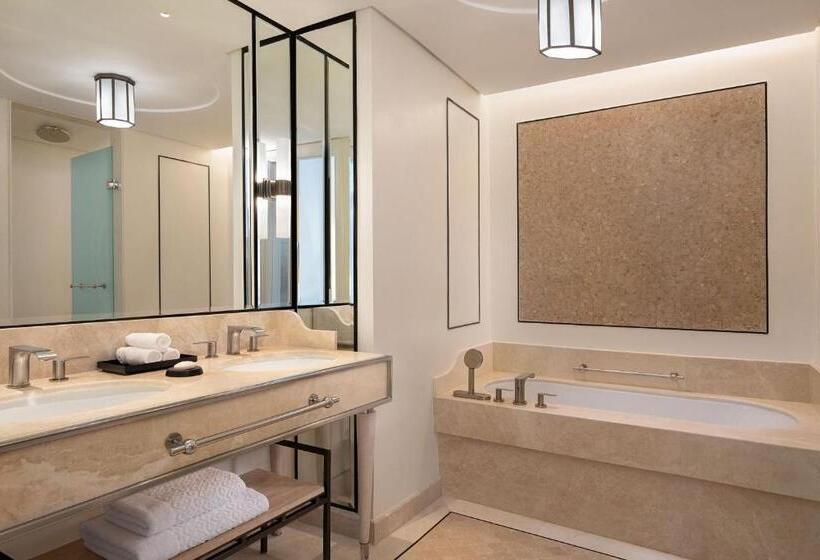 스위트 킹사이즈 침대, The St. Regis La Bahia Blanca Resort   Tamuda Bay