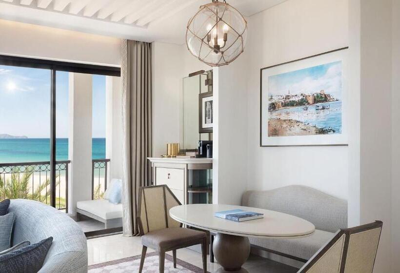 디럭스 스위트 킹 침대, The St. Regis La Bahia Blanca Resort   Tamuda Bay