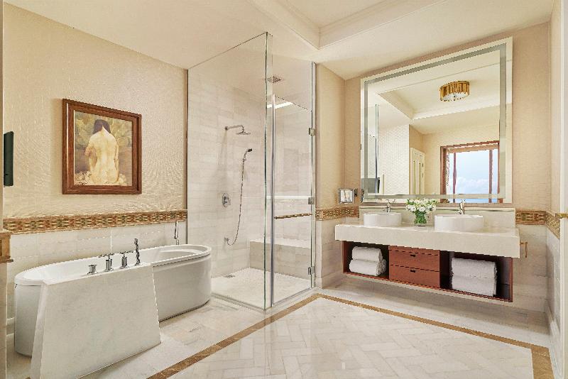 سوئیت با چشم‌انداز زمین گلف, Intercontinental Grand Ho Tram