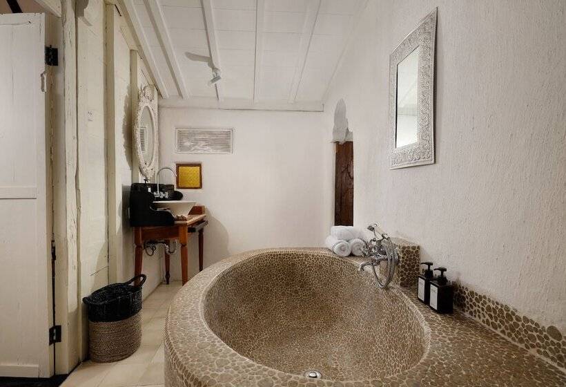 Casa 1 Quarto, Puri Tempo Doeloe
