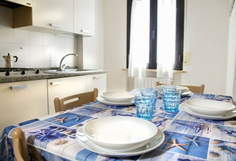 Estúdio Comfort, Isa Double Room In Hotel With Swimming Pool In Marina Di Cecina, Just 10 Meters From The Sea