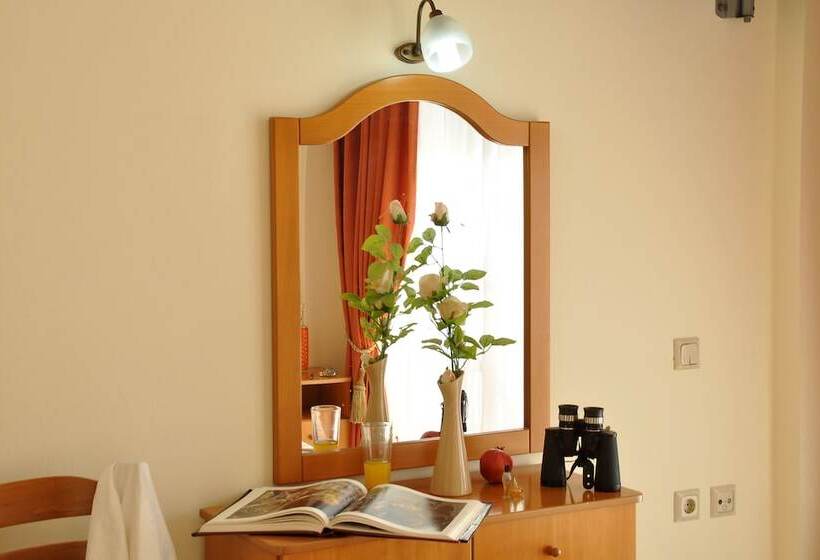 استودیوی استاندارد, Lido Sofia Holidays