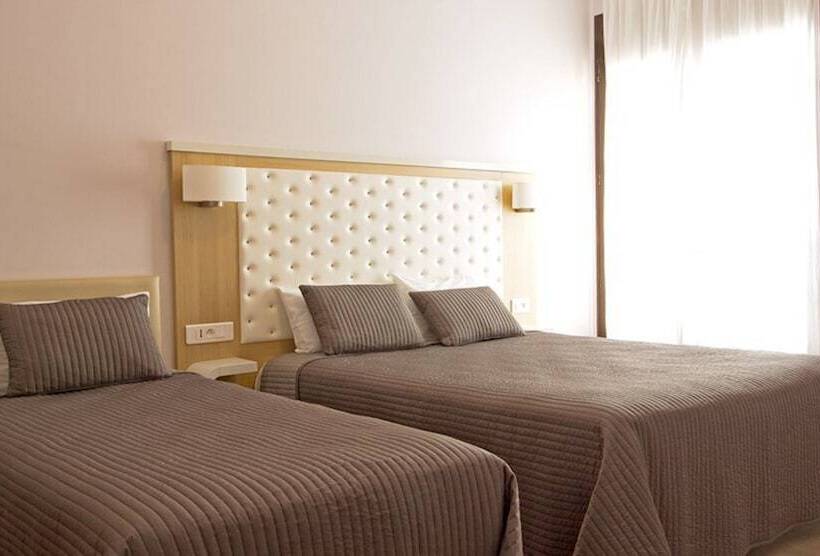 Номер Стандарт Трехместный, Hôtel Côté Ventoux