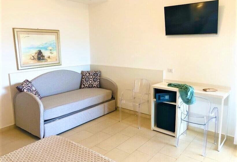 Трехместный Номер Deluxe Вид на Море, Villa Eleonora
