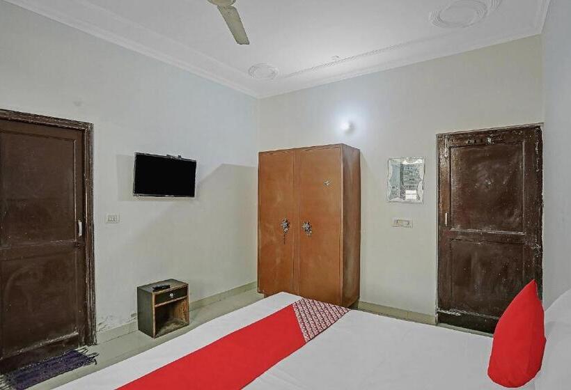 اتاق لوکس سه تخته, Oyo 84552 Live Ur Style