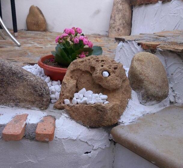 Номер Стандарт Вид на Сад, Un Tuffo Nel Passato B&b Santu Giuvanni