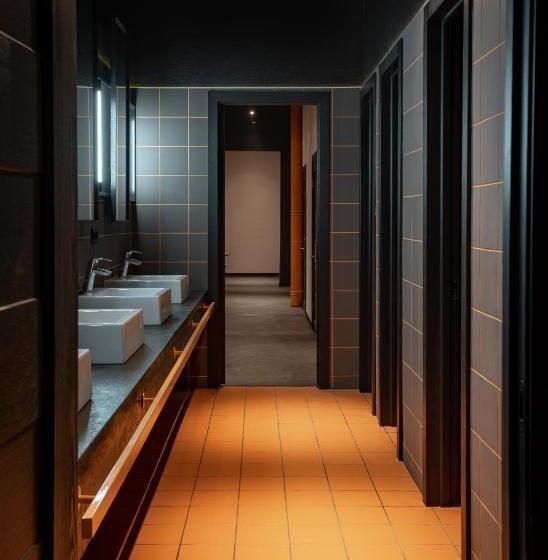 تختخواب در اتاق مشترک, Globe Runner Hostel