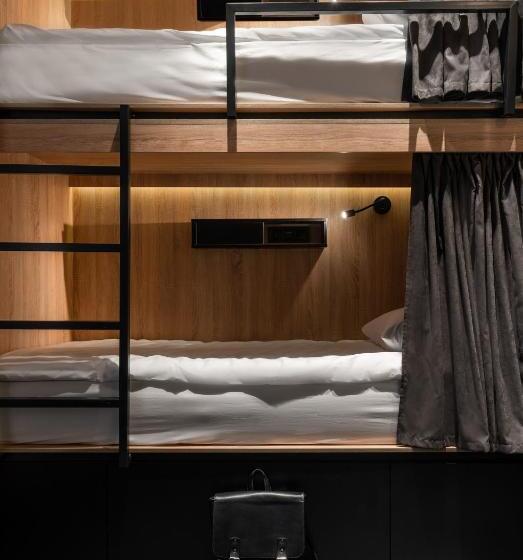 تختخواب در اتاق مشترک, Globe Runner Hostel