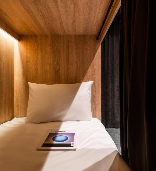 تختخواب در اتاق مشترک, Globe Runner Hostel