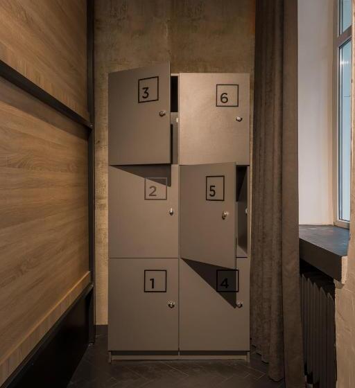 Capsule, Globe Runner Hostel