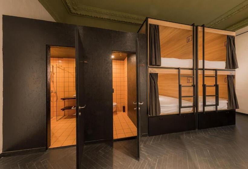 Capsule, Globe Runner Hostel