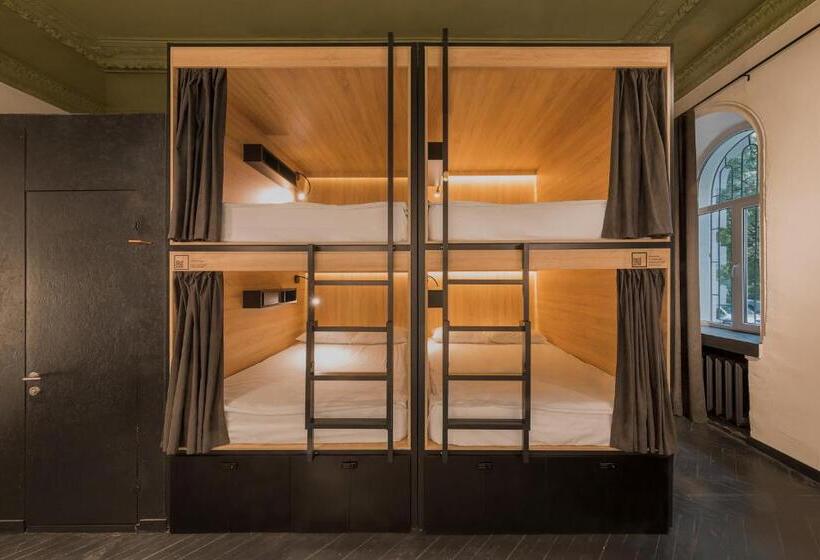 Capsule, Globe Runner Hostel