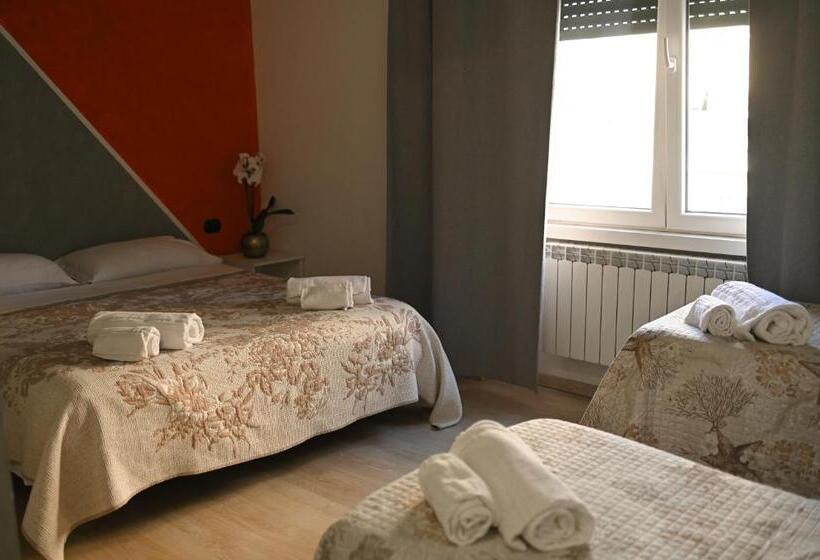 Economy Quadruple Room, La Gloria Rho