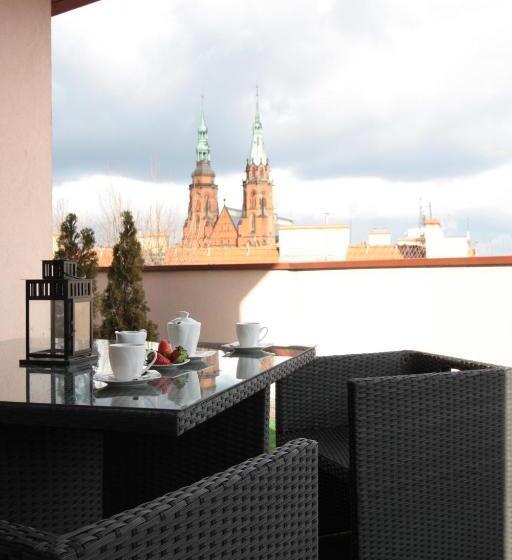 Полулюкс, Skyhotelgwarna