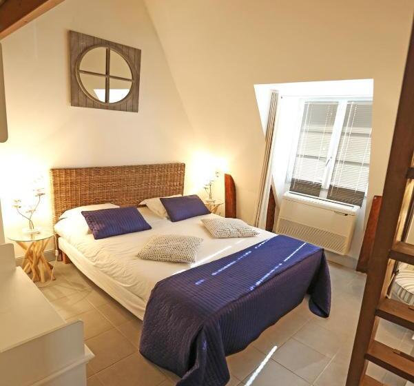 اتاق استاندارد سه نفره, Hôtel Restaurant Chambre Insolite Spa   Le Xii De Luynes
