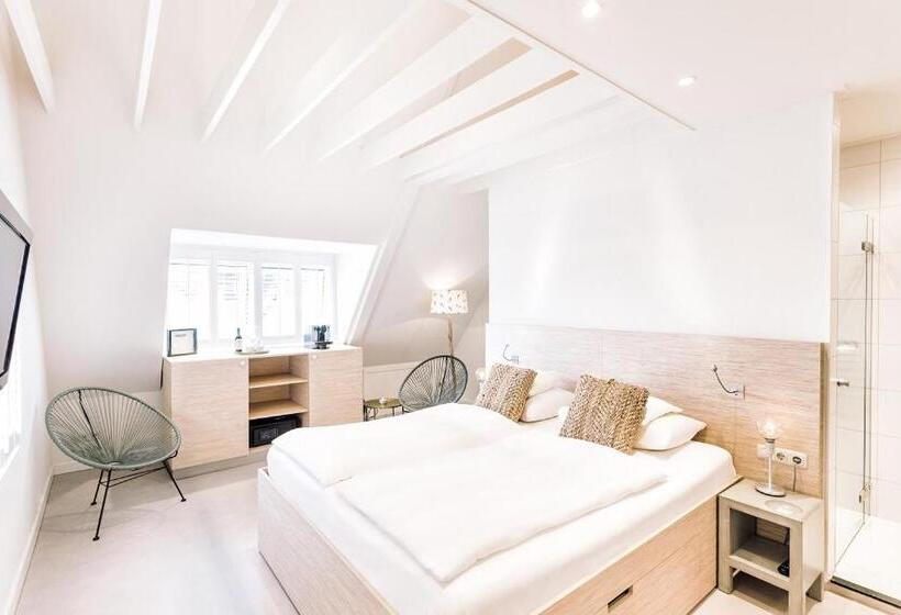 디럭스 스위트, Logement Overzee