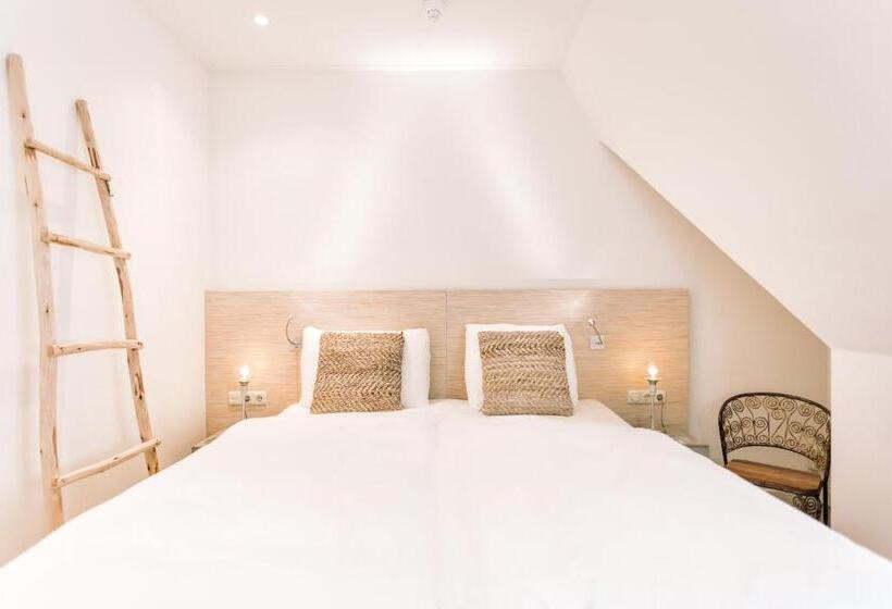 Mini Suite, Logement Overzee