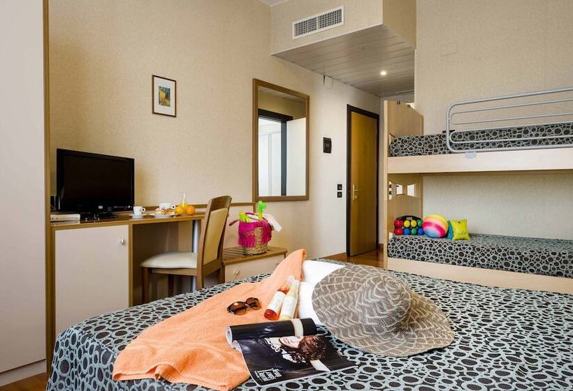 Economy Quadruple Room, Ristorante Dragonara