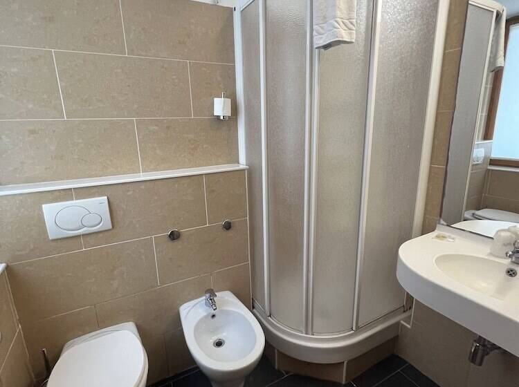 اتاق استاندارد سه نفره, Residence Sestriere