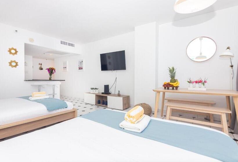 سوییت با چشم‌انداز دریا, Girasole Rentals