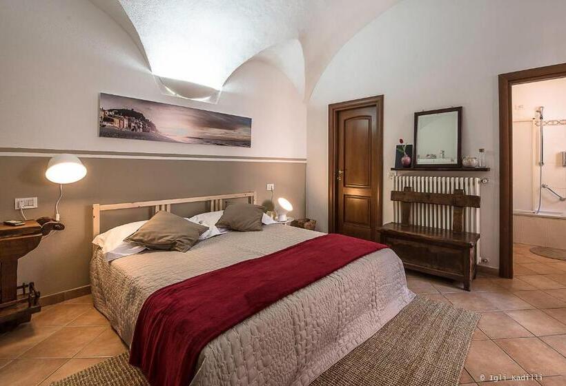 اتاق استاندارد سه تخته با چشم‌انداز باغ, B&b Finalex