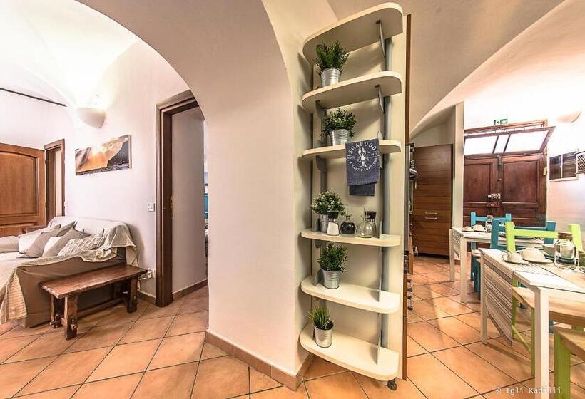 اتاق استاندارد سه تخته با چشم‌انداز باغ, B&b Finalex